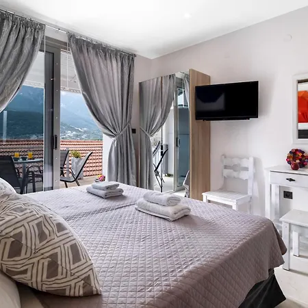 Apartmán King With Sofa Bed 3 *