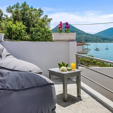 King With Sofa Bed 3 *